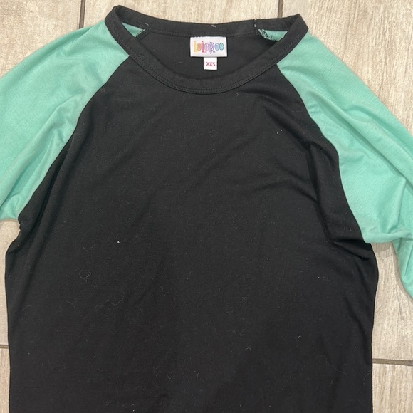 Cute LulaRoe Raglan top - Picture 5 of 6